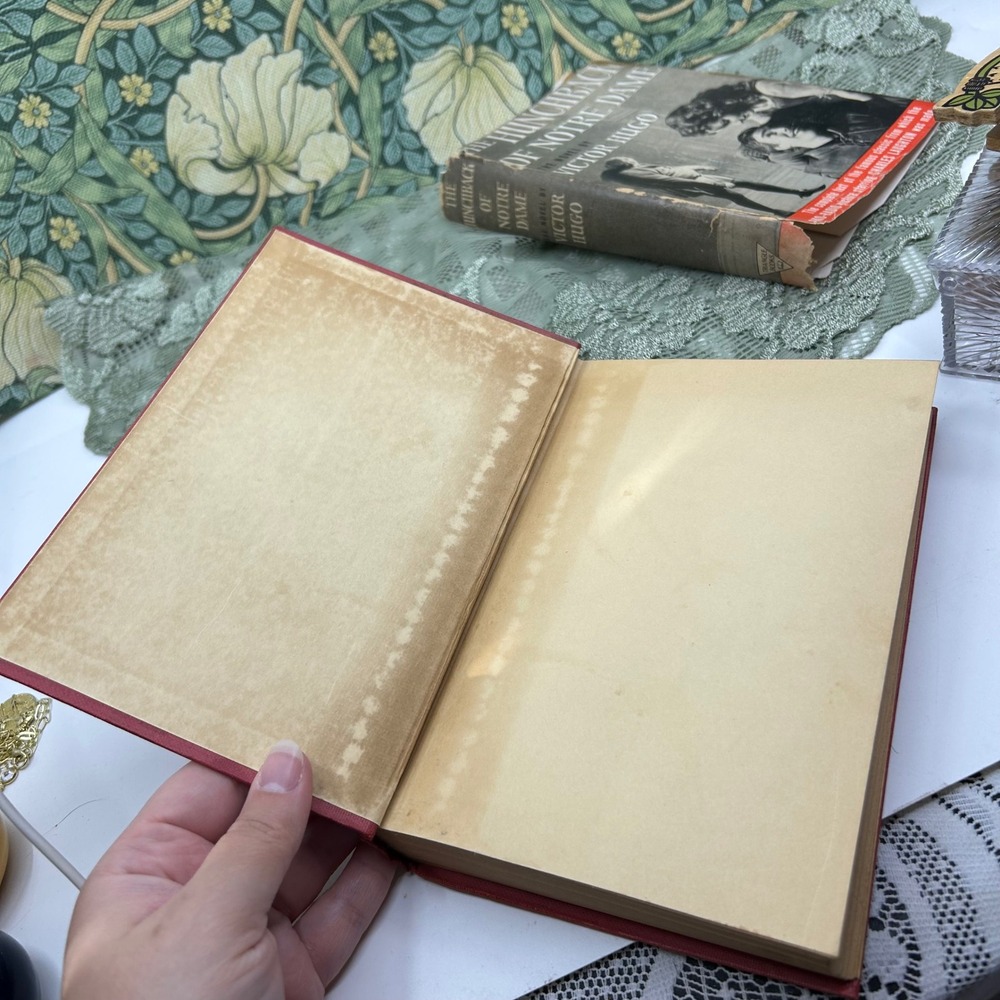 Vintage Cloth Hardcover 1940 The Hunchback Of Notre Dame by Victor Hugo - Picture 9 of 11
